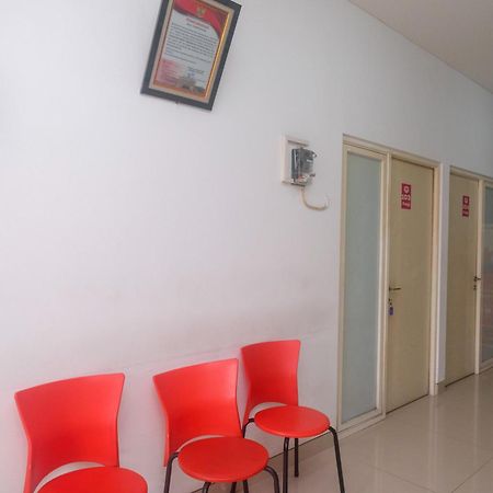 Готель Reddoorz Syariah Near Simpang Lima Semarang Jomblang Екстер'єр фото