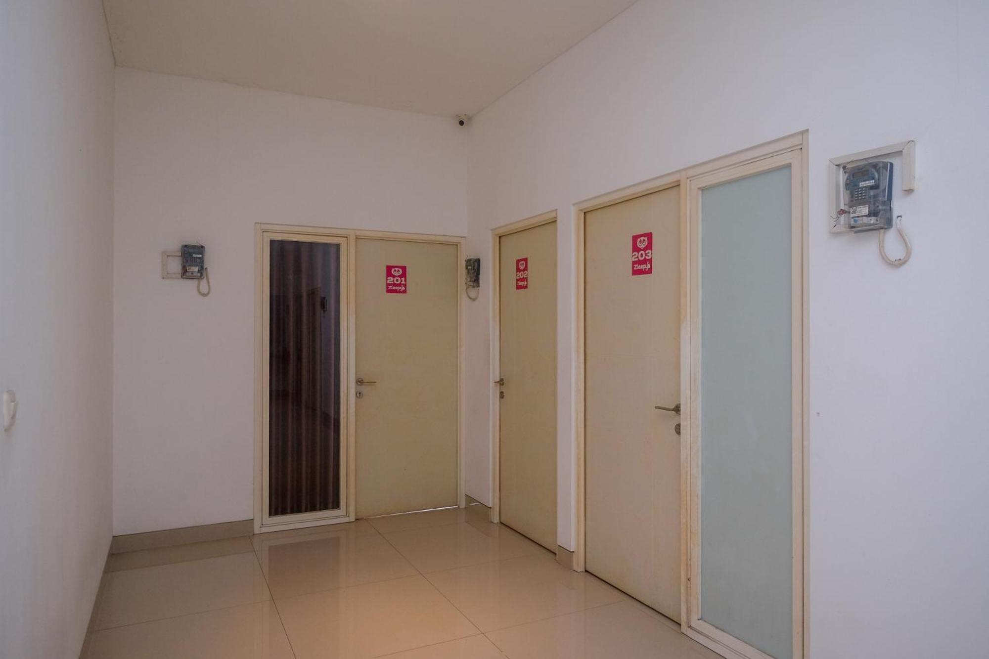 Готель Reddoorz Syariah Near Simpang Lima Semarang Jomblang Екстер'єр фото