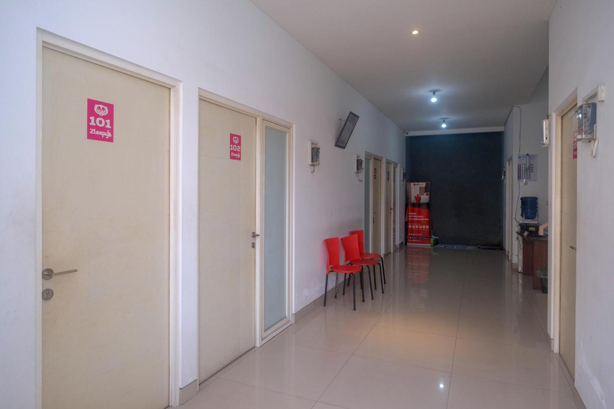 Готель Reddoorz Syariah Near Simpang Lima Semarang Jomblang Екстер'єр фото