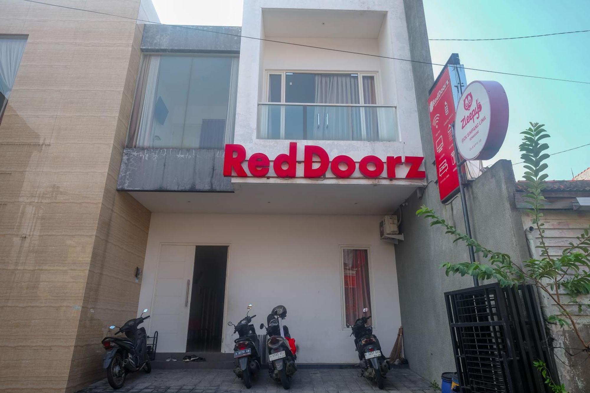 Готель Reddoorz Syariah Near Simpang Lima Semarang Jomblang Екстер'єр фото