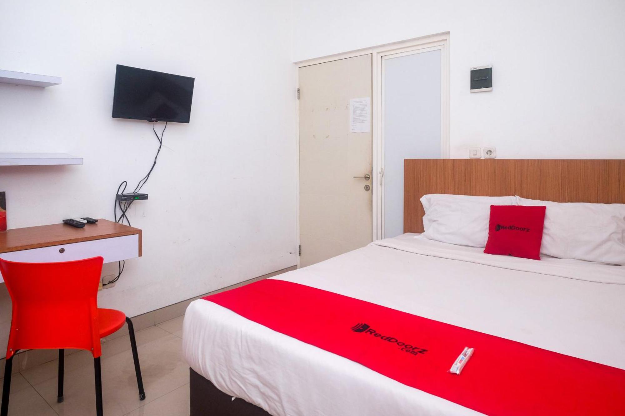 Готель Reddoorz Syariah Near Simpang Lima Semarang Jomblang Екстер'єр фото