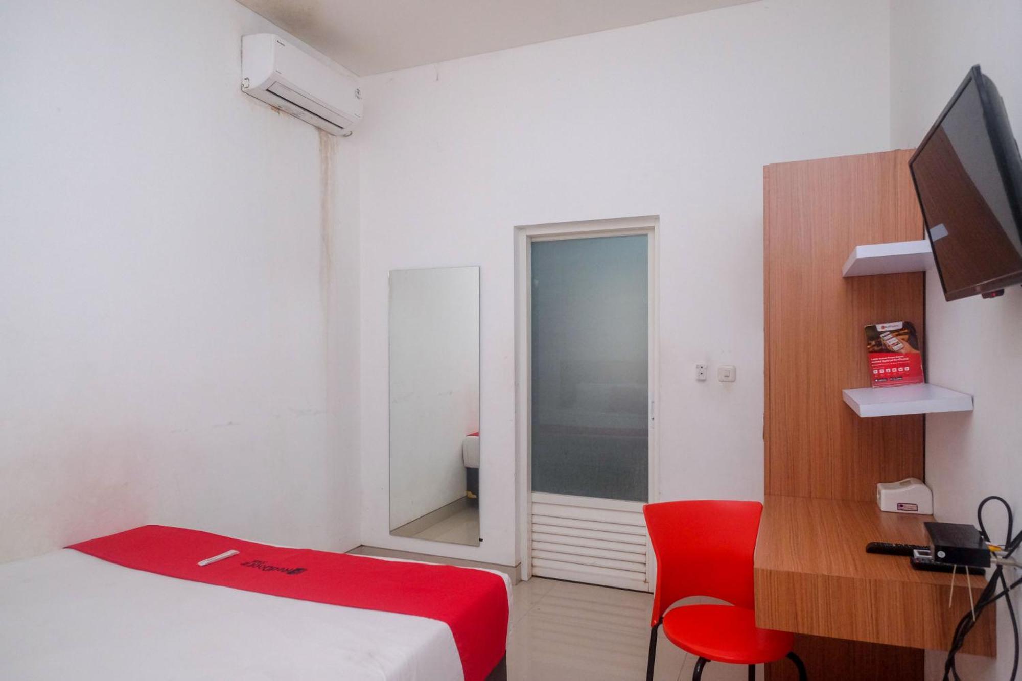 Готель Reddoorz Syariah Near Simpang Lima Semarang Jomblang Екстер'єр фото